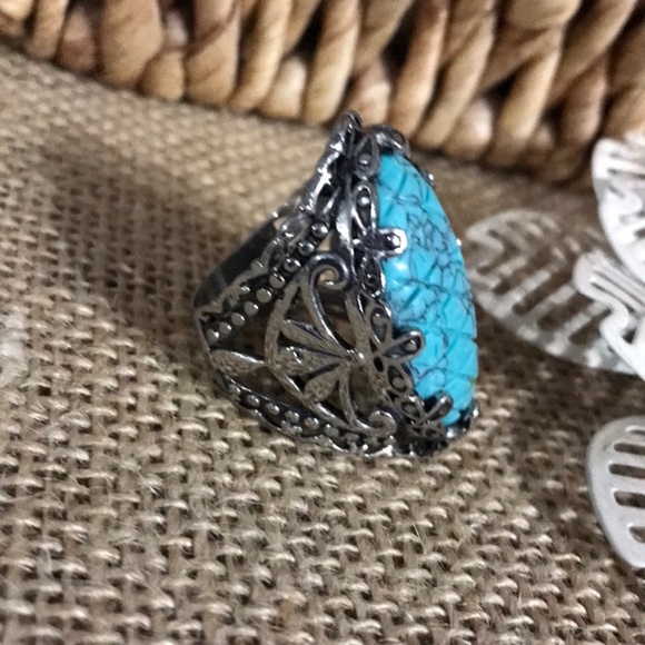 Blue Howlite statement ring - Picture 2 of 6
